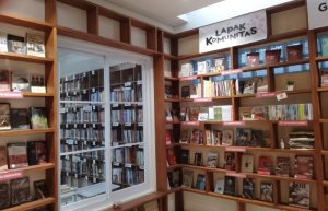 Potret Perpustakaan Bunga di Tembok pada hari Senin, 30 Desember 2024 yang berlokasi di Jalan Pasirluyu Timur 117A, Bandung. (Mohammad Iqbal Maulana/JUMPAONLINE)